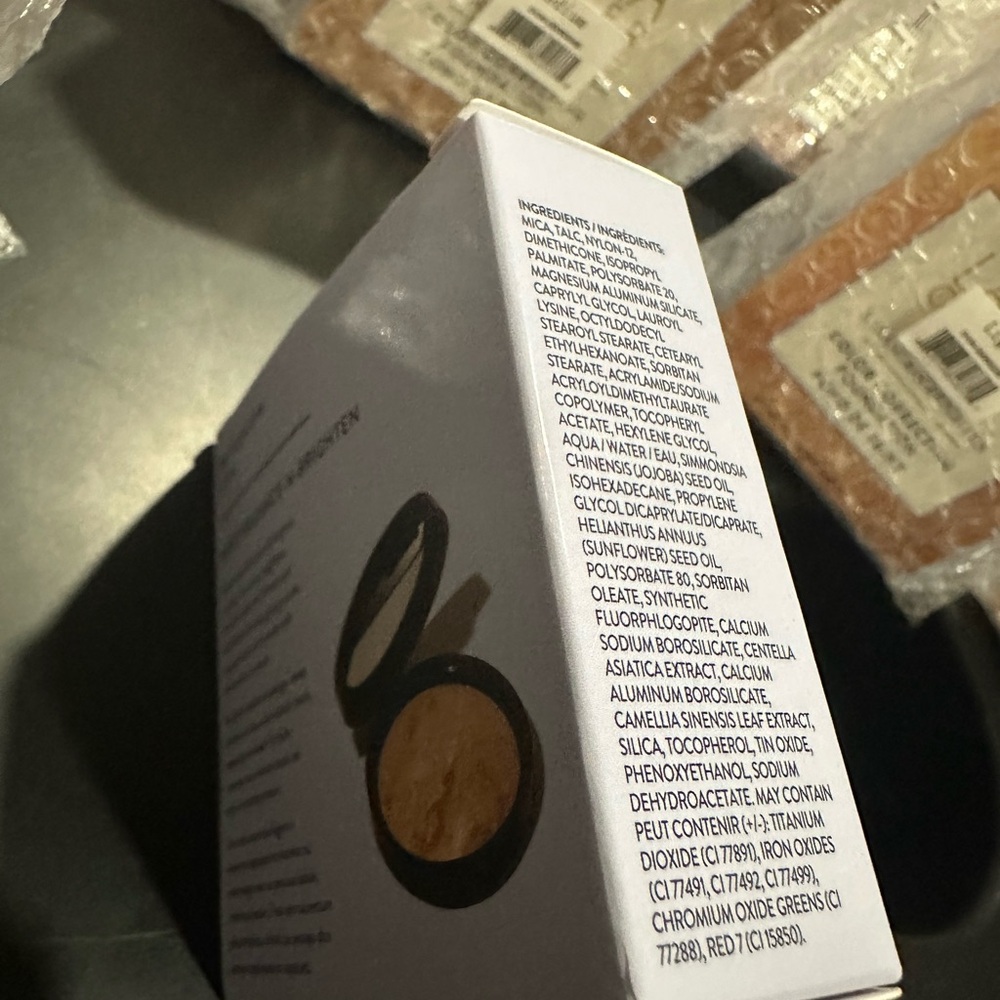 Laura Geller Baked Balance-N-Brighten Color correcting Foundation - Picture 7 of 14